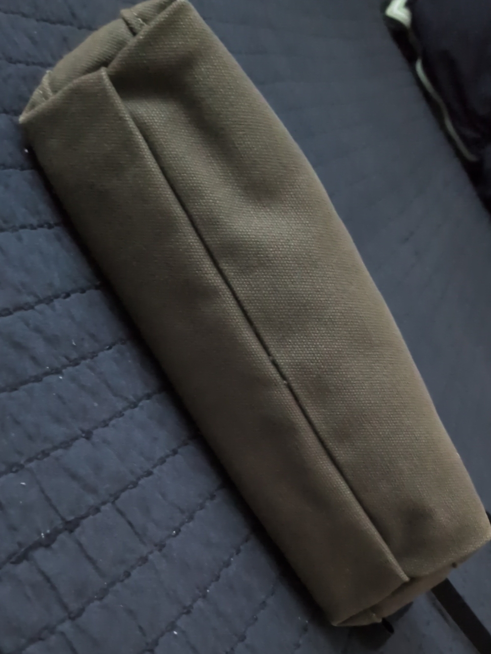 R. Riveter Canvas Hopper Crossbody Bag - Picture 4 of 8